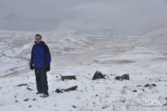 Enfrentando o frio e a neve no caminho entre Fortuna Bay e Stromness, na Geórgia do Sul